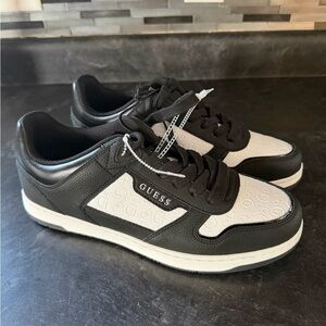 Guess Men's Tirty Lace Up Low Top Fashion Sneakers Size US 9 New Without Tags